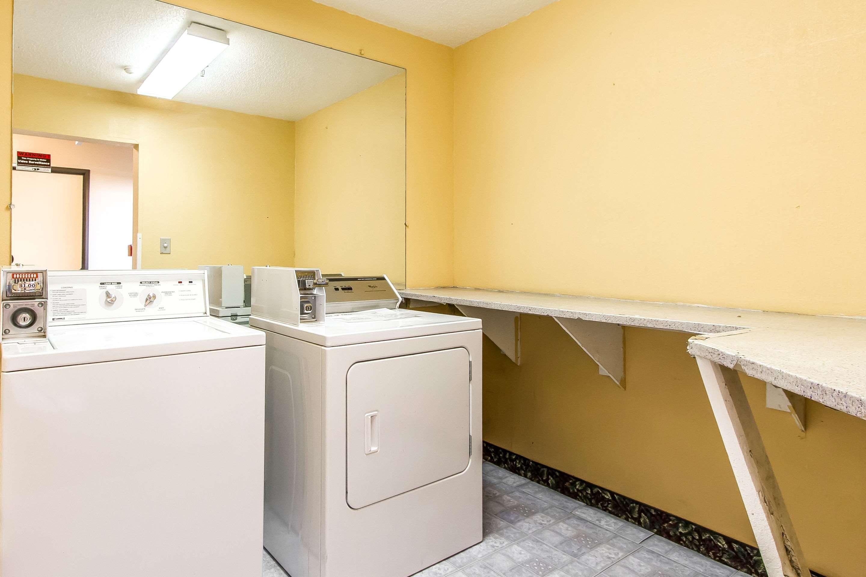 Econo Lodge & Suites Pekin Luaran gambar